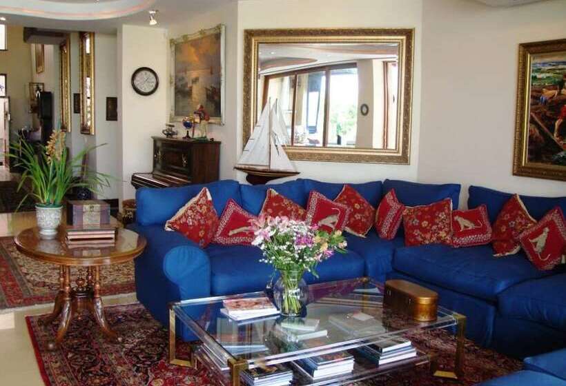 مبيت وإفطار Kosmos Manor