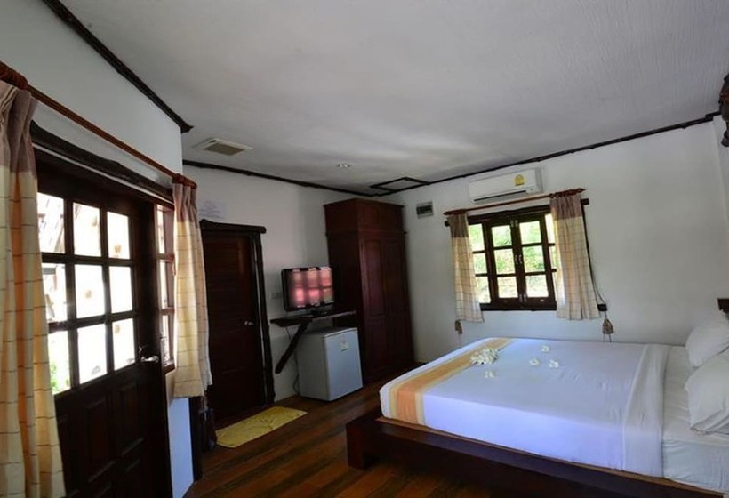 هتل Alongkot Beach Resort Khanom