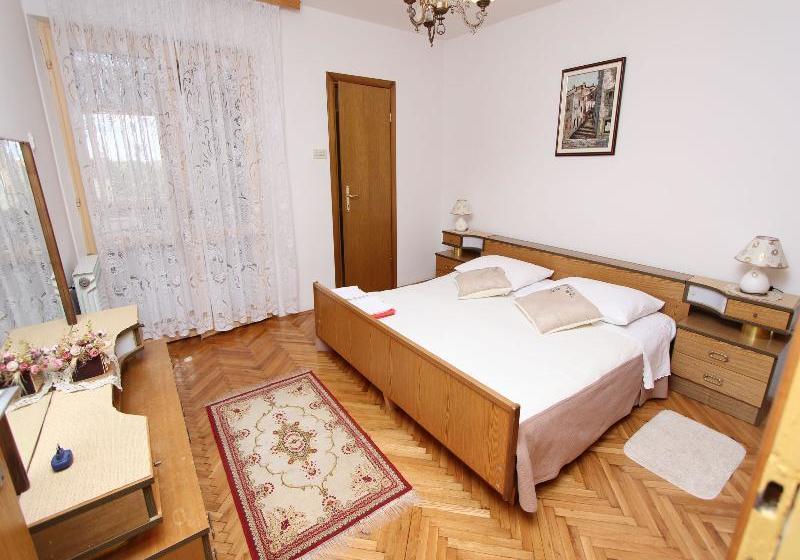 ホテル Apartment Divna