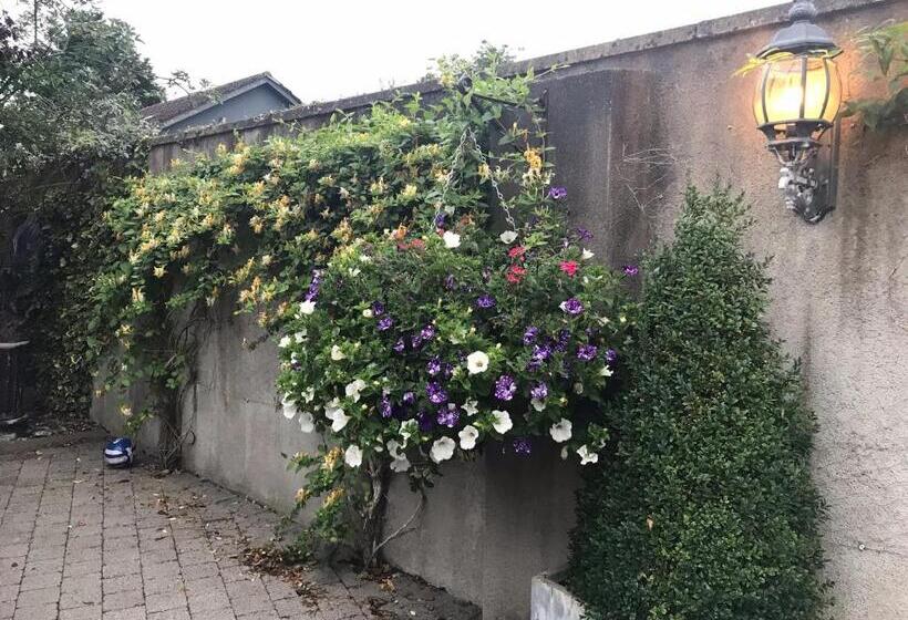 בית מלון כפרי Avlon House Bed And Breakfast