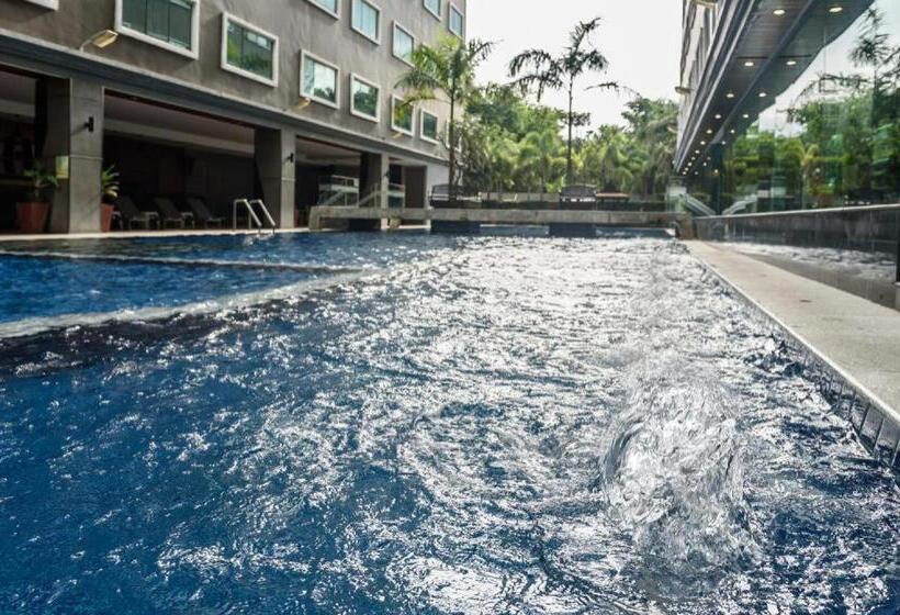 Отель Ease Jomtien Pattaya