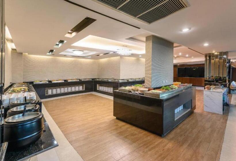 Отель Ease Jomtien Pattaya