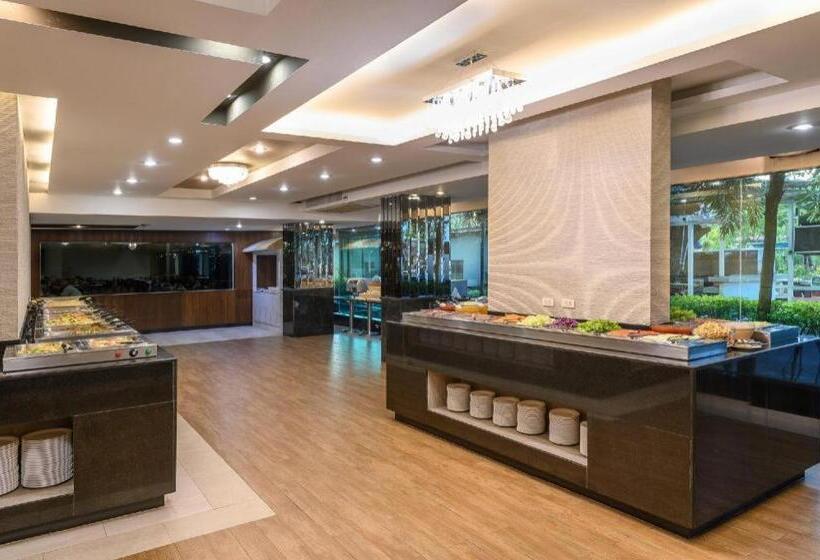 Отель Ease Jomtien Pattaya