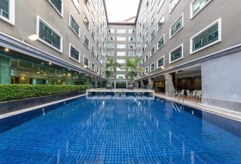 Отель Ease Jomtien Pattaya