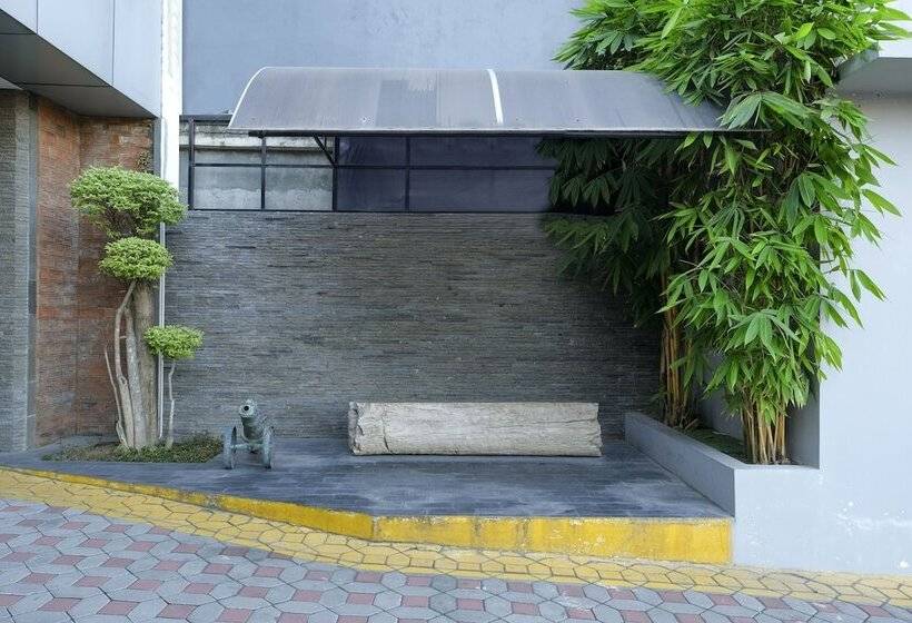 Sans Hotel Grand Omah Sastro