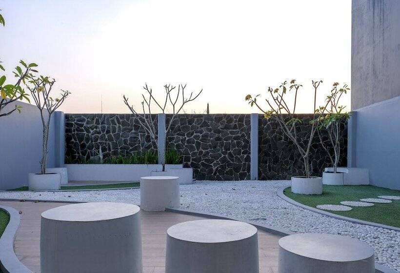 Sans Hotel Grand Omah Sastro