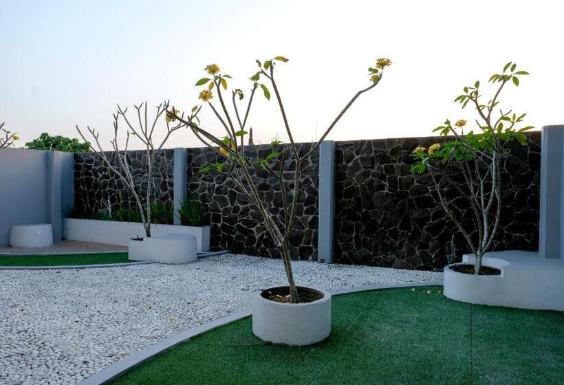 Sans Hotel Grand Omah Sastro