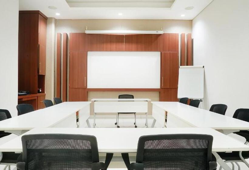 Sans Hotel Grand Omah Sastro