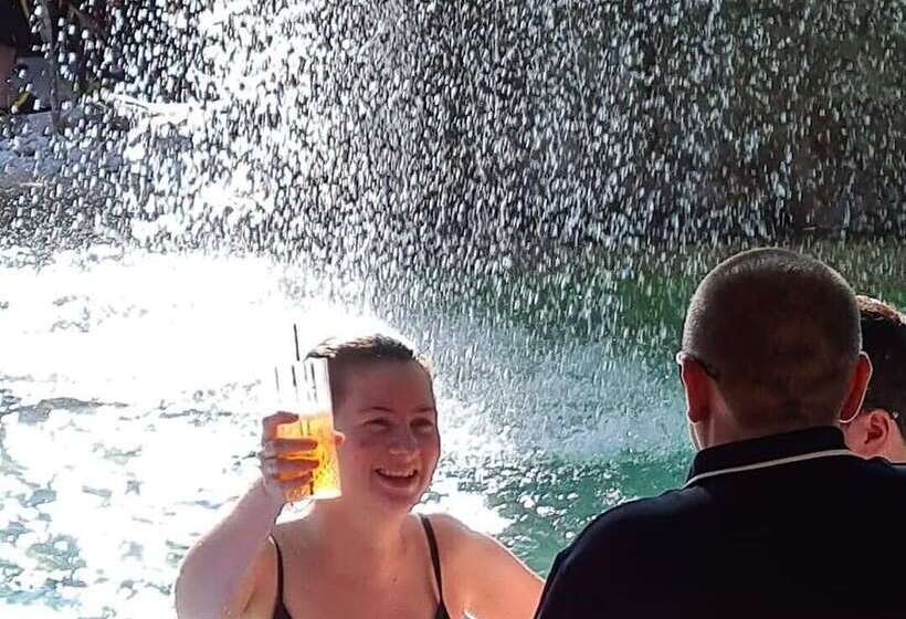 هتل Grange Resort Hervey Bay