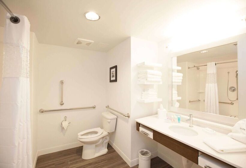 فندق Hampton Inn Emerson Lakepoint