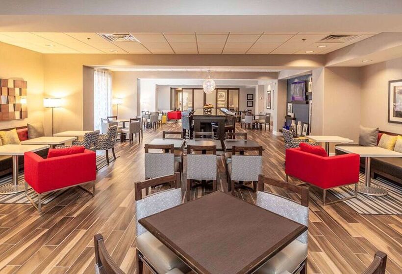 فندق Hampton Inn Emerson Lakepoint