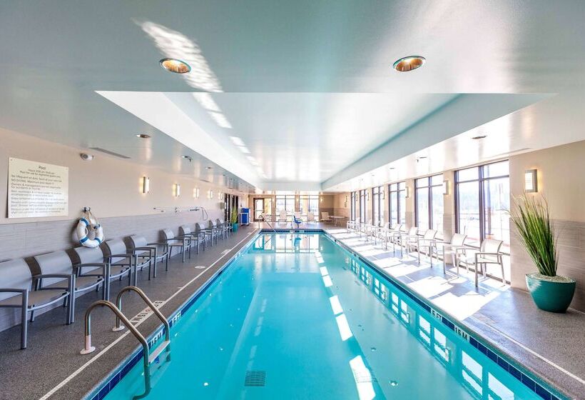 فندق Hampton Inn Emerson Lakepoint