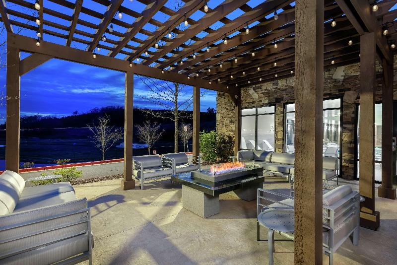 فندق Hampton Inn Emerson Lakepoint