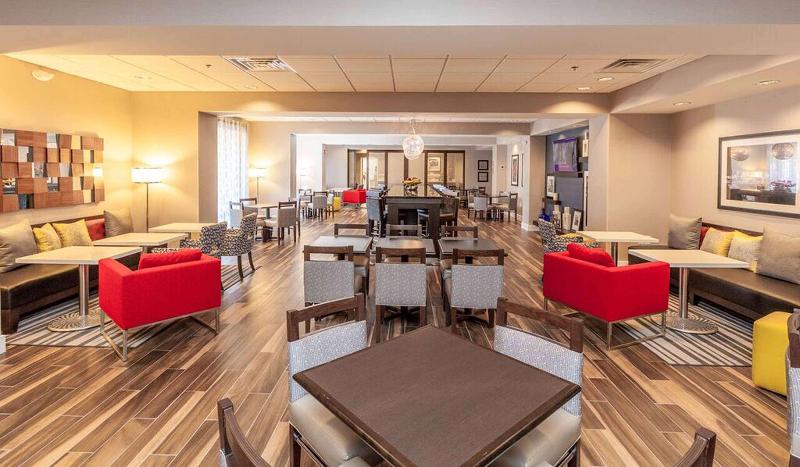 فندق Hampton Inn Emerson Lakepoint