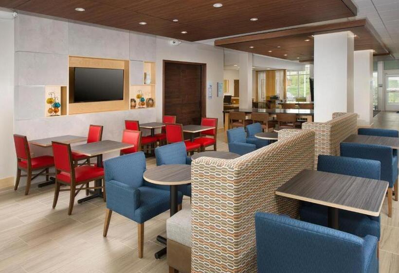 호텔 Holiday Inn Express & Suites By Ihg Altoona, An Ihg