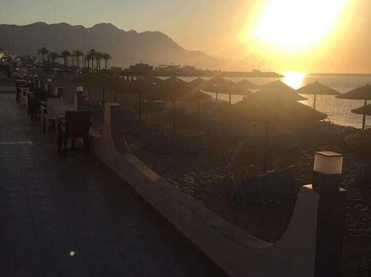 Отель Island Resorts Maya Beach