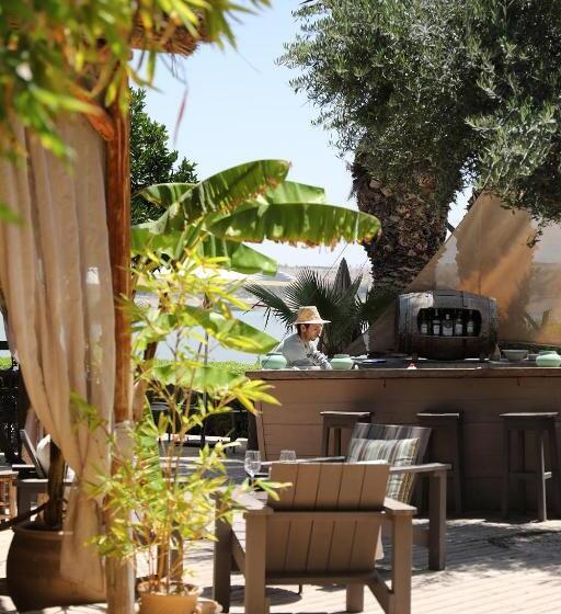 هتل Le Petit Hôtel Du Flouka