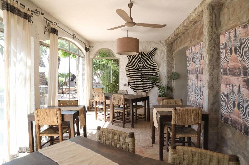 هتل Le Petit Hôtel Du Flouka