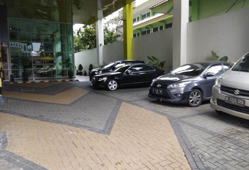 Maxonehotels.com At Kramat