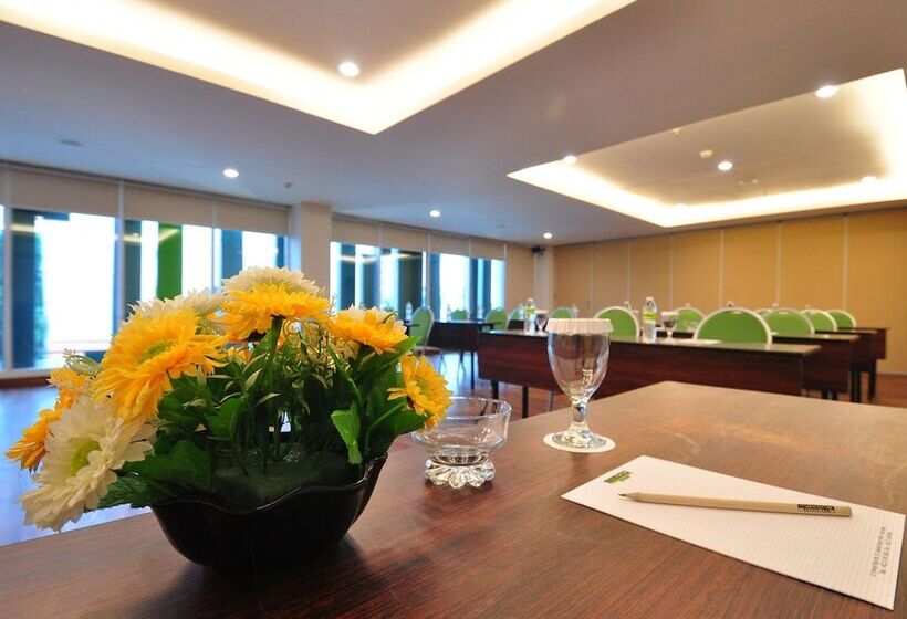 Maxonehotels.com At Kramat