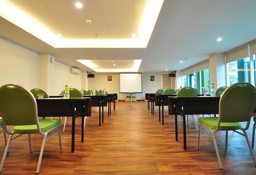 Maxonehotels.com At Kramat