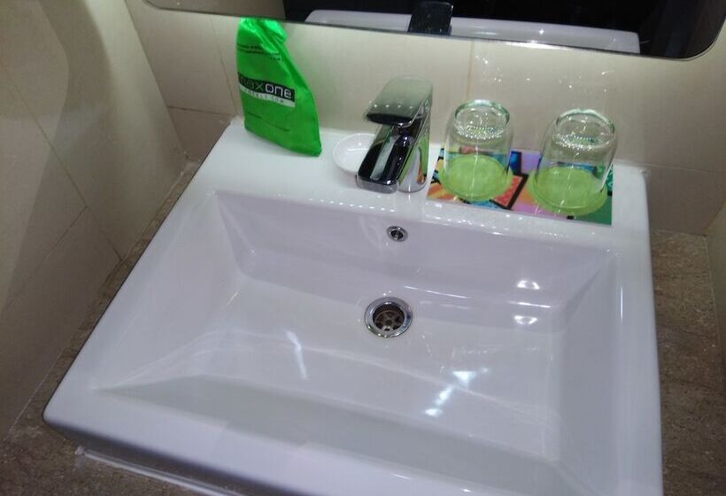 Maxonehotels.com At Kramat