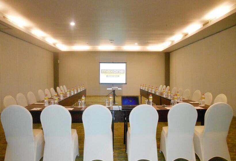 Maxonehotels.com Resort Makassar