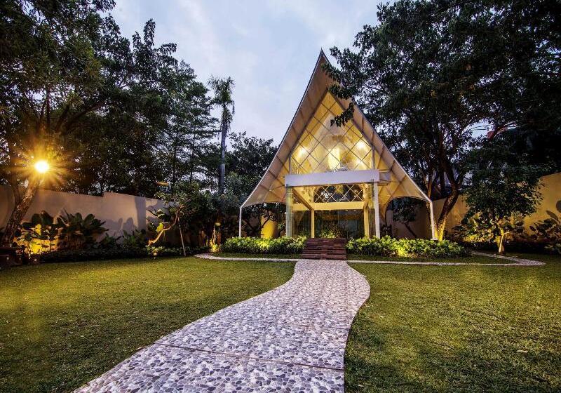 Maxonehotels.com Resort Makassar