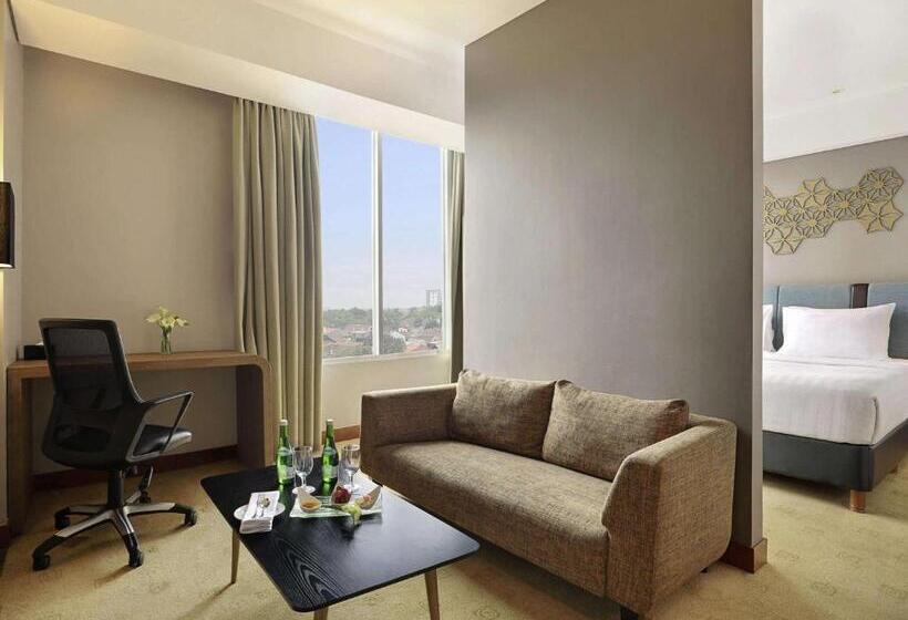 בית מלון כפרי Mercure Bandung Nexa Supratman