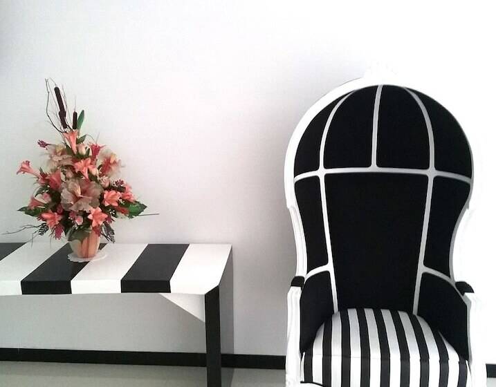 酒店 Mess Inn Semarang