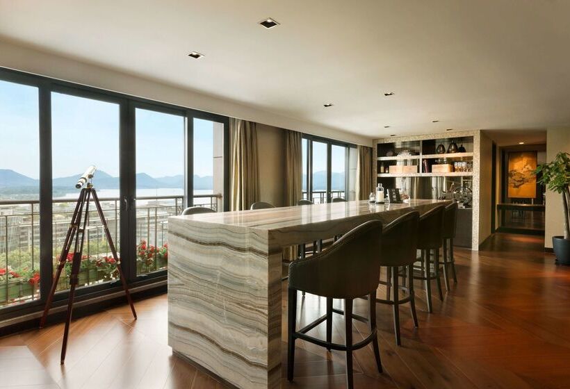 בית מלון כפרי Midtown Shangri La, Hangzhou   Around 5 Minutes Walking Distance To West Lake