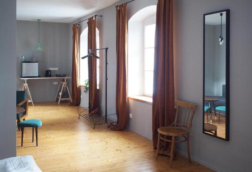 هتل Rooms And Suites At Bookinn B&b