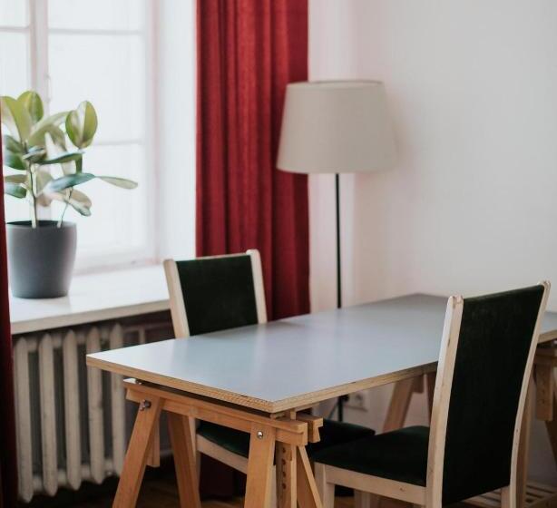 هتل Rooms And Suites At Bookinn B&b