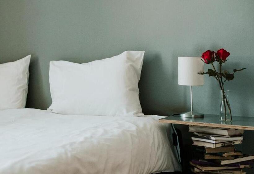 هتل Rooms And Suites At Bookinn B&b