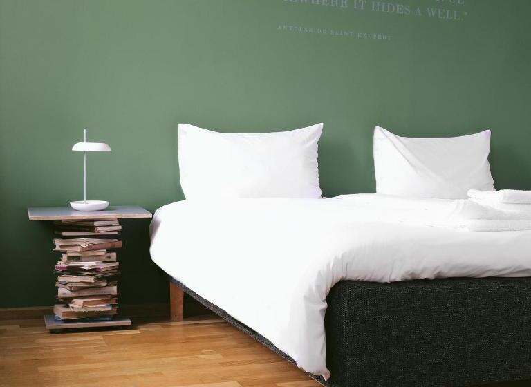 هتل Rooms And Suites At Bookinn B&b