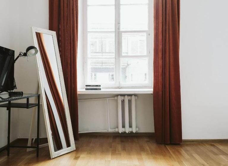 هتل Rooms And Suites At Bookinn B&b