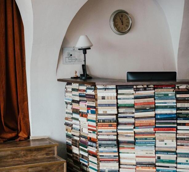 هتل Rooms And Suites At Bookinn B&b