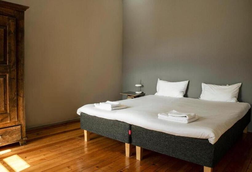 هتل Rooms And Suites At Bookinn B&b