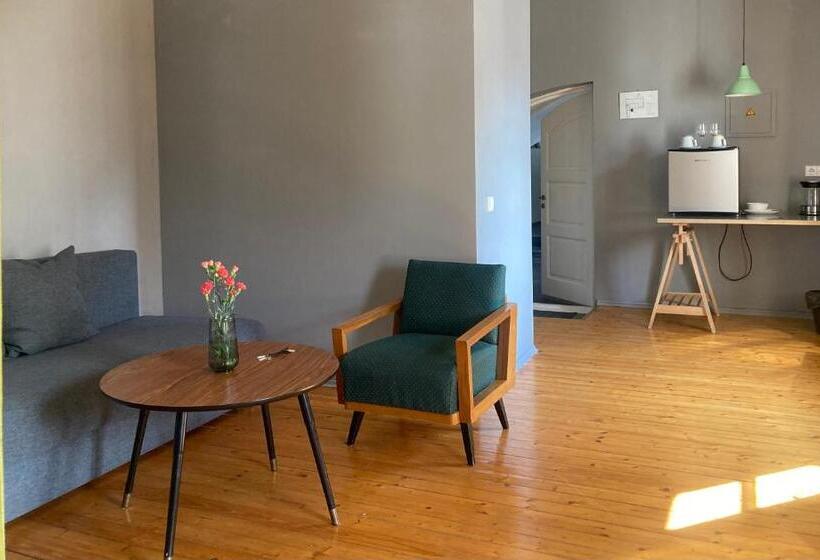 هتل Rooms And Suites At Bookinn B&b