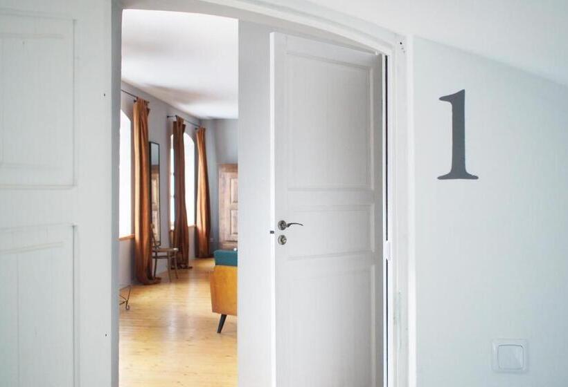 هتل Rooms And Suites At Bookinn B&b