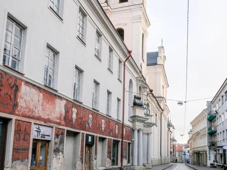 هتل Rooms And Suites At Bookinn B&b