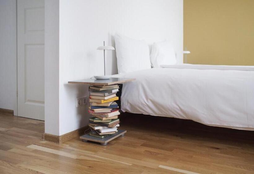 هتل Rooms And Suites At Bookinn B&b