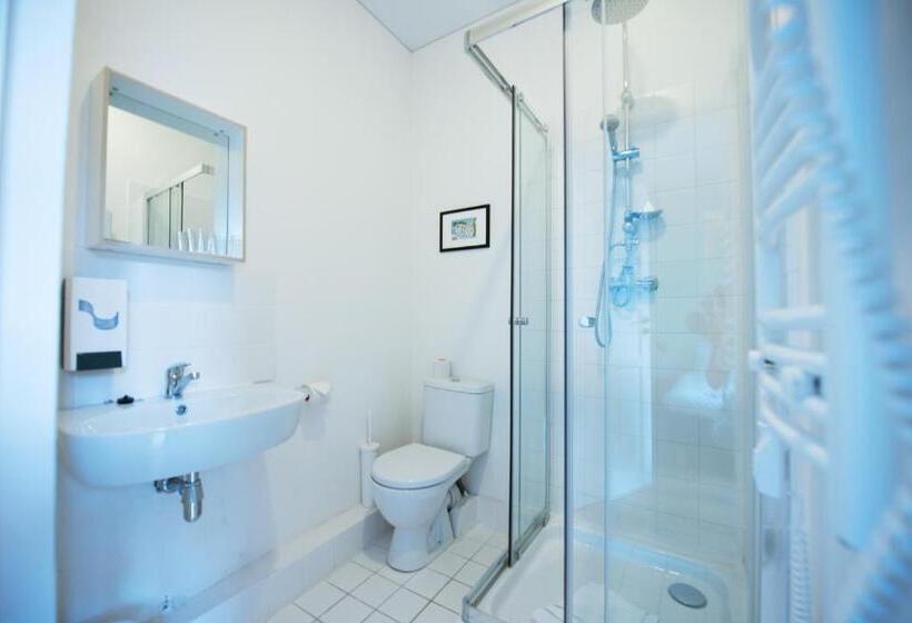 هتل Rooms And Suites At Bookinn B&b