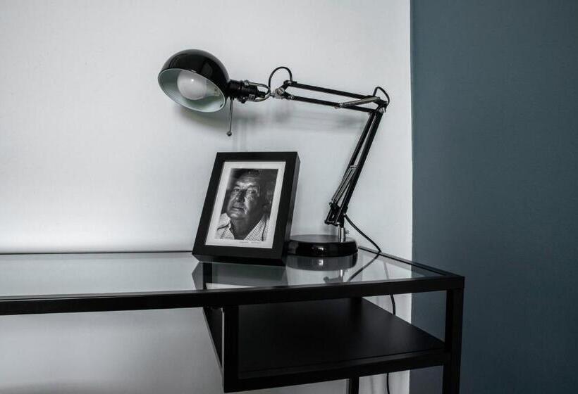 هتل Rooms And Suites At Bookinn B&b