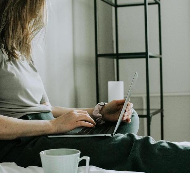 هتل Rooms And Suites At Bookinn B&b