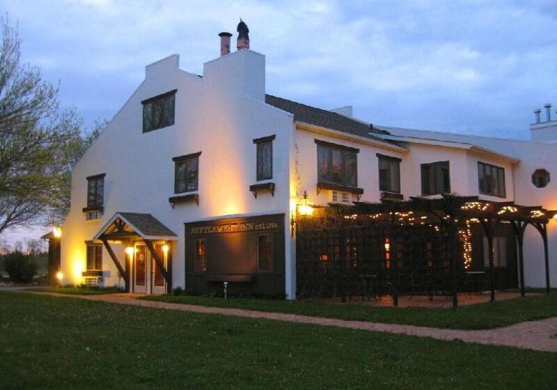 فندق Settlement Courtyard Inn & Lavender Spa