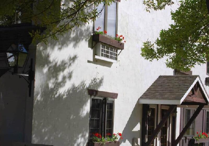 فندق Settlement Courtyard Inn & Lavender Spa