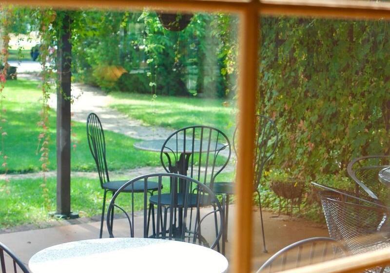 فندق Settlement Courtyard Inn & Lavender Spa