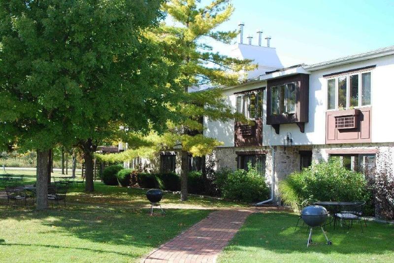 فندق Settlement Courtyard Inn & Lavender Spa