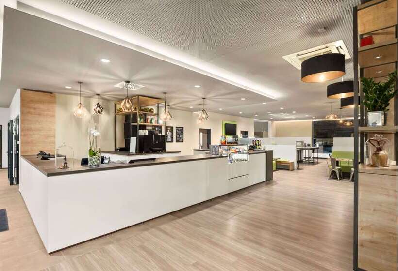 Отель Super 8 By Wyndham Munich City North